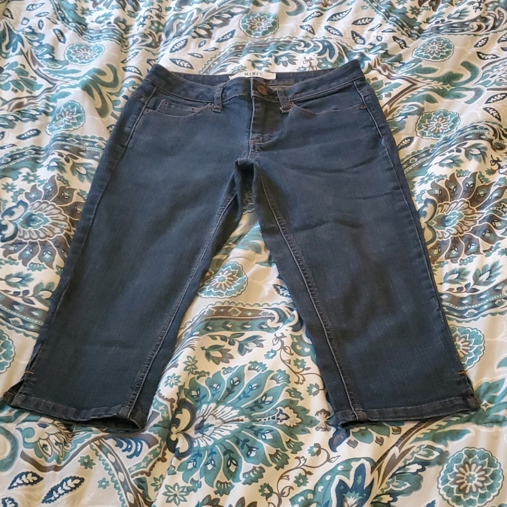 Women Mixit Blue Jean Capri Shorts in a Size 4
